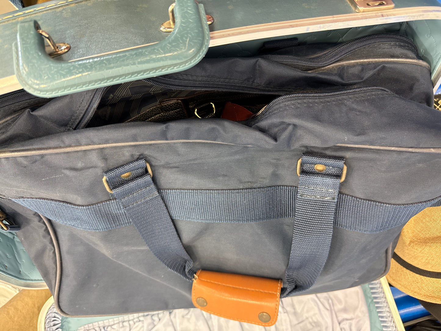 Vingage Jordache  messenger carry on shoulder bag